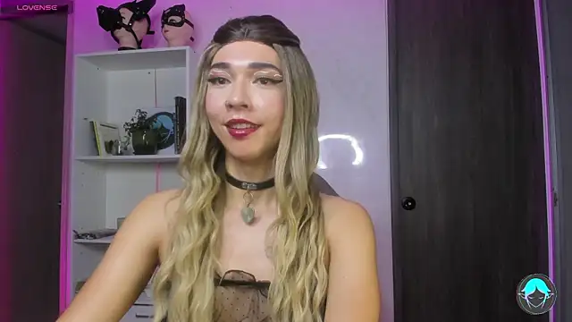 Snapshot of sofi_elfqueen chatting on 02.14.25 sofi elfqueen online show from 02.14.25