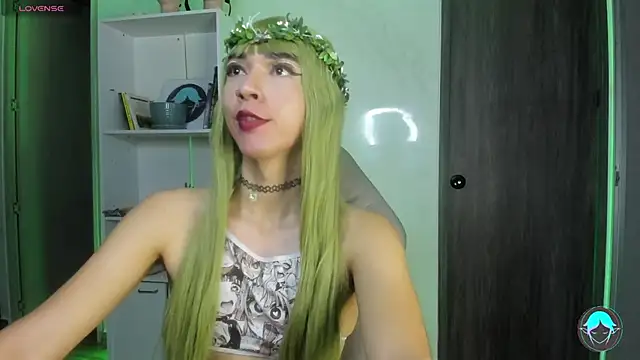 Snapshot of sofi_elfqueen chatting on 02.25.25 sofi elfqueen online show from 02.25.25