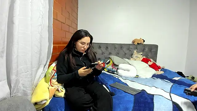  girls on fire  online show from 12.18.25