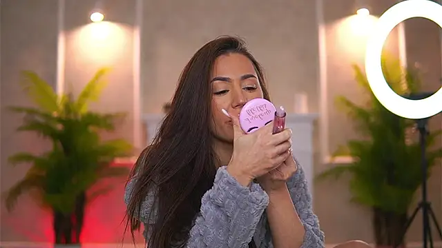 Abbela White online show from 02.02.26