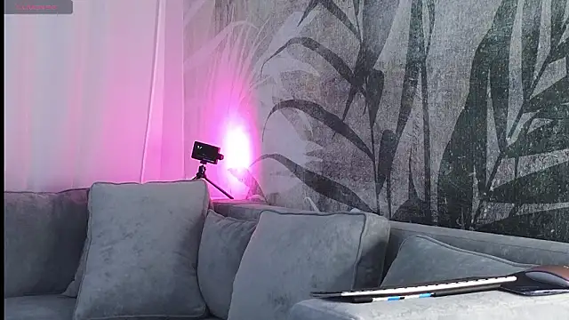 lily  foster online show from 12.02.24