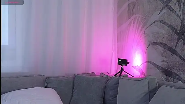 lily  foster online show from 12.06.24