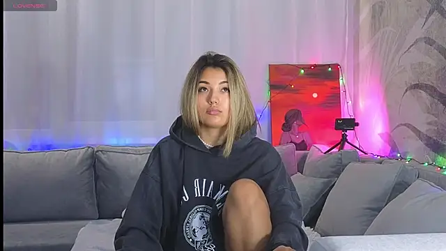 lily  foster online show from 12.13.24