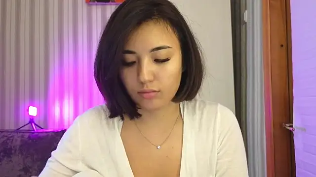 lily  foster online show from 10.08.25