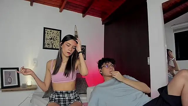 Snapshot of charlottte_queen chatting on 03.25.26 charlottte queen online show from 03.25.26