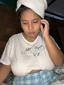 moncerrat luna online show from 02.12.25