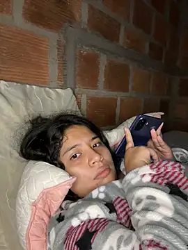 moncerrat luna online show from 02.21.25