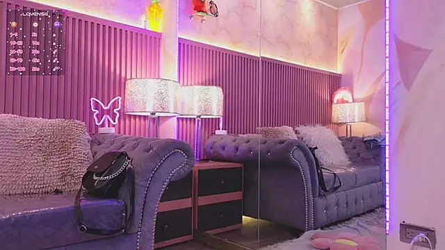 Emiily Scott1 online show from 12.10.24