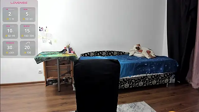 Snapshot of KitsuneRem chatting on 12.08.24 KitsuneRem online show from 12.08.24