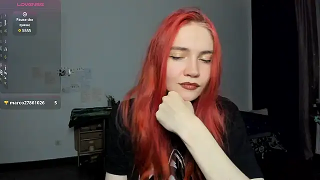 Snapshot of KitsuneRem chatting on 01.18.25 KitsuneRem online show from 01.18.25