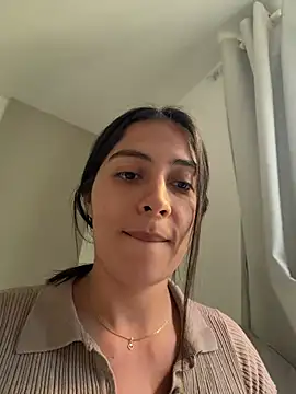Snapshot of Sophie__Foxxx chatting on 06.22.26 Sophie Foxxx online show from 06.22.26