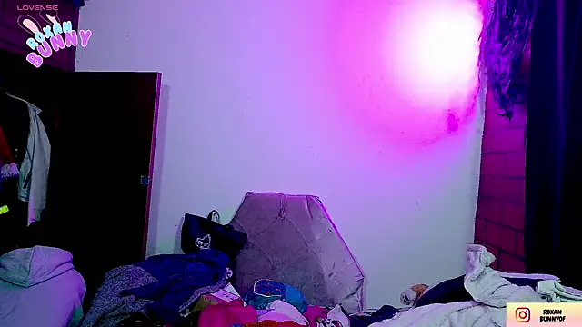 Roxanbunny1 online show from 11.12.25