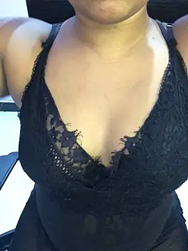 Snapshot of Rose_Olivia chatting on 03.26.26 Rose Olivia online show from 03.26.26