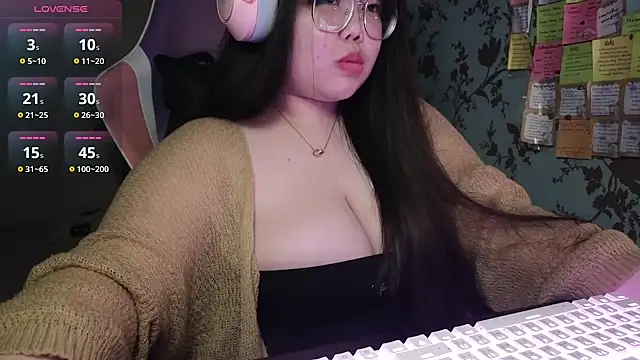 ANNELIESE  online show from 12.04.24