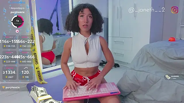 Snapshot of Lovely_Janeth chatting on 10.22.25 Lovely Janeth online show from 10.22.25