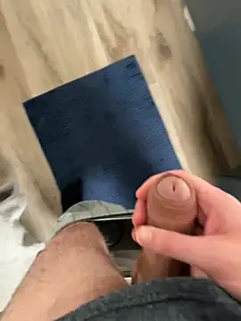 Snapshot of alieno27 chatting on 02.23.25 alieno27 online show from 02.23.25