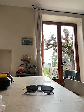 Snapshot of la_chiennete chatting on 11.01.25 la chiennete online show from 11.01.25