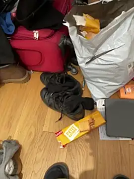 Snapshot of la_chiennete chatting on 12.15.25 la chiennete online show from 12.15.25