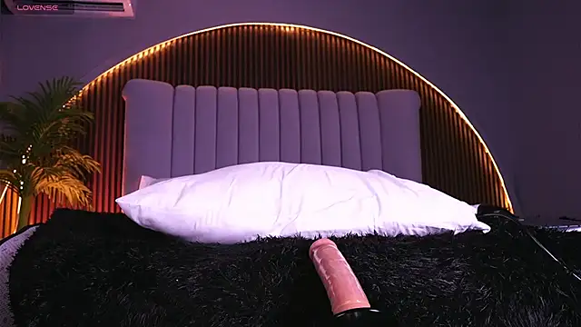 Victoriaxx  online show from 12.15.25