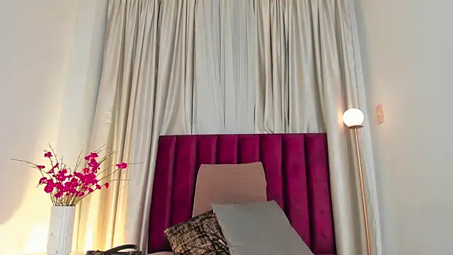 NoraDasilva online show from 03.07.25