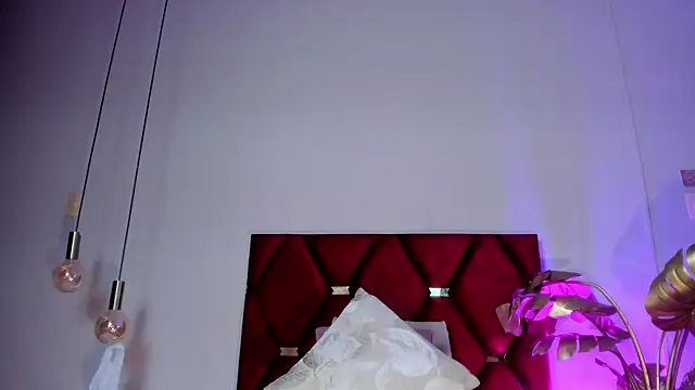 NoraDasilva online show from 12.18.25