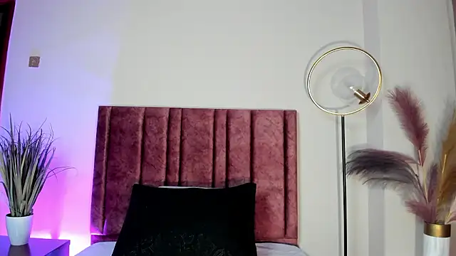 NoraDasilva online show from 03.08.26