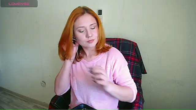 Snapshot of RedHeadSTARx chatting on 03.06.25 RedHeadSTARx online show from 03.06.25