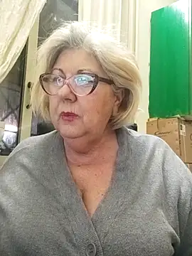 Snapshot of Merilulla chatting on 03.18.25 Merilulla online show from 03.18.25