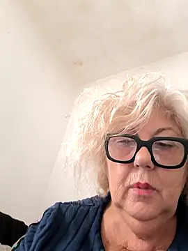 Snapshot of Merilulla chatting on 10.02.25 Merilulla online show from 10.02.25