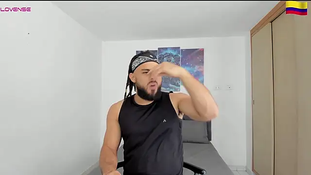 Snapshot of Louis_marley__ chatting on 12.23.24 Louis marley online show from 12.23.24