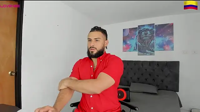 Snapshot of Louis_marley__ chatting on 12.31.24 Louis marley online show from 12.31.24