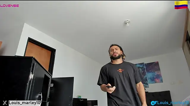 Snapshot of Louis_marley__ chatting on 02.20.25 Louis marley online show from 02.20.25