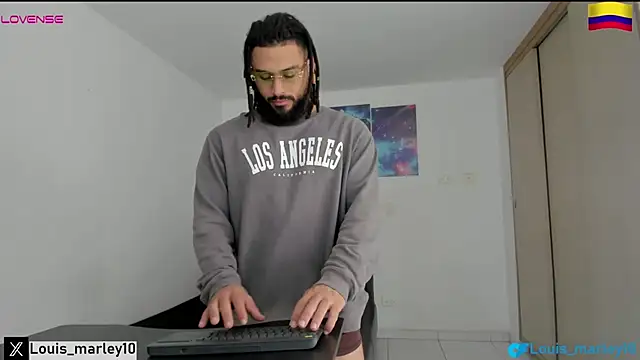 Snapshot of Louis_marley__ chatting on 10.12.25 Louis marley online show from 10.12.25