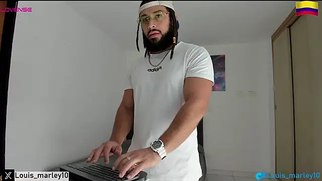 Snapshot of Louis_marley__ chatting on 12.02.25 Louis marley online show from 12.02.25