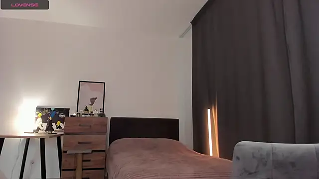 Snapshot of Alice_Dias chatting on 02.11.25 Alice Dias online show from 02.11.25