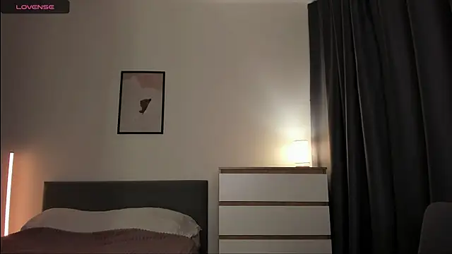 Snapshot of Alice_Dias chatting on 11.28.25 Alice Dias online show from 11.28.25