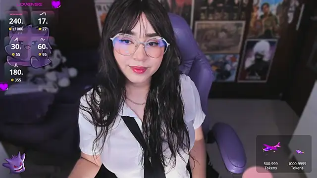 Snapshot of emi_cute chatting on 09.17.25 emi cute online show from 09.17.25