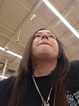 Snapshot of angelbaby1998 chatting on 10.30.25 angelbaby1998 online show from 10.30.25