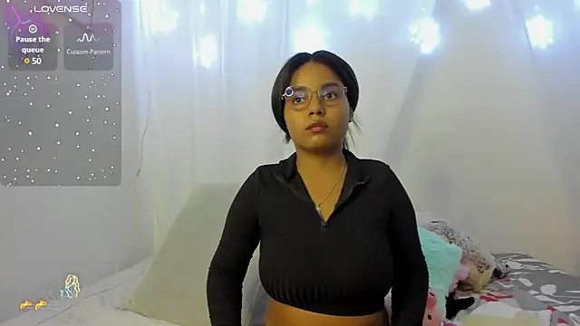 Snapshot of Aleja_DANS chatting on 01.28.25 Aleja DANS online show from 01.28.25