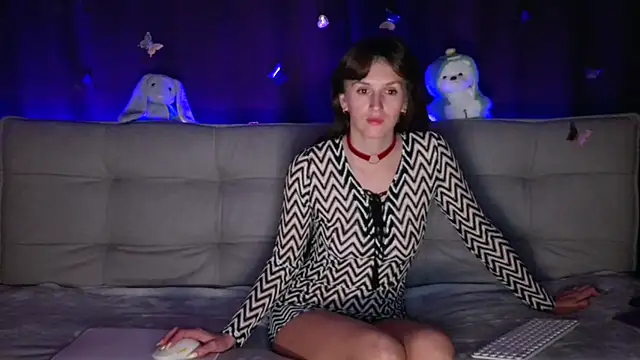 Snapshot of intolerable_girl chatting on 11.17.25 intolerable girl online show from 11.17.25