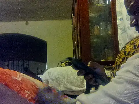 Snapshot of LookingLover34 chatting on 11.21.25 LookingLover34 online show from 11.21.25