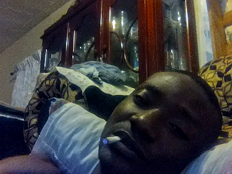 Snapshot of LookingLover34 chatting on 12.15.25 LookingLover34 online show from 12.15.25