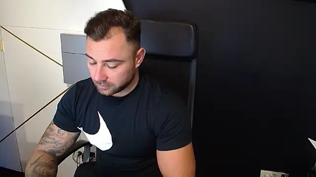 Snapshot of DuncanStone chatting on 09.16.25 DuncanStone online show from 09.16.25