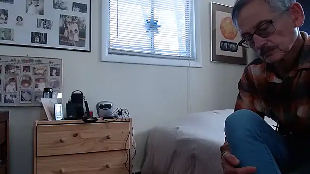 Snapshot of hottottrot691 chatting on 03.18.25 hottottrot691 online show from 03.18.25