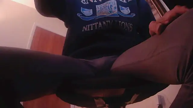 Snapshot of hottottrot691 chatting on 11.26.25 hottottrot691 online show from 11.26.25