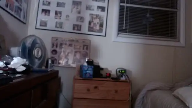 Snapshot of hottottrot691 chatting on 11.30.25 hottottrot691 online show from 11.30.25