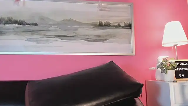 Tiffanysurez  online show from 02.22.25