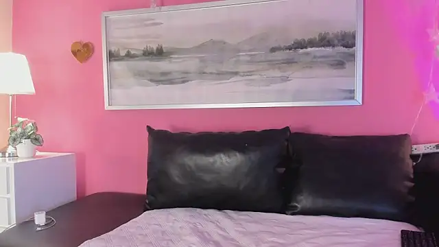 Tiffanysurez  online show from 10.02.25