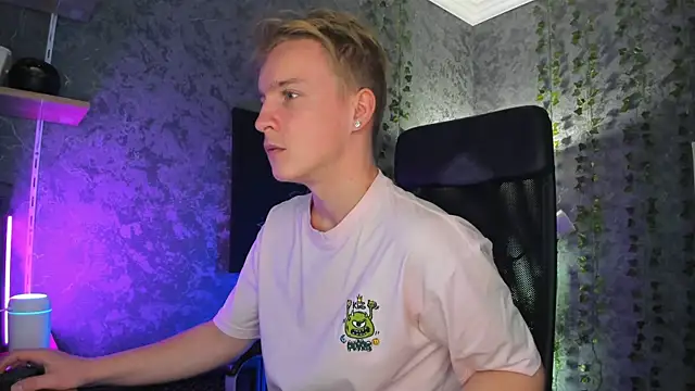 AlexxSweet online show from 10.19.25