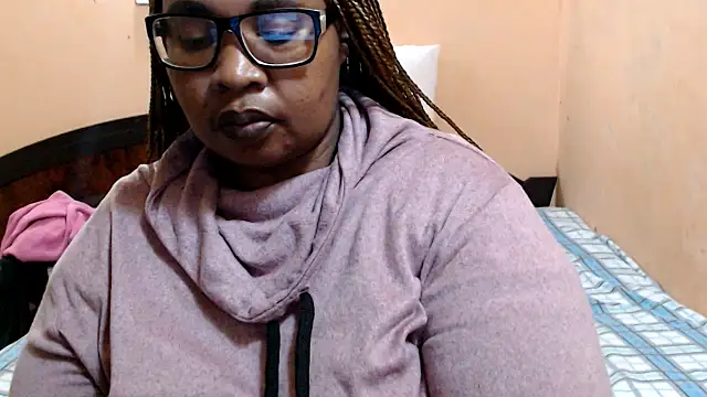 Snapshot of ZOQULUx chatting on 06.15.26 ZOQULUx online show from 06.15.26